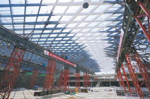 歷經(jīng)29小時 3200噸屋蓋170米 空中漫步 滑移就位 北京朝陽站交通樞紐實現(xiàn)結(jié)構(gòu)封頂